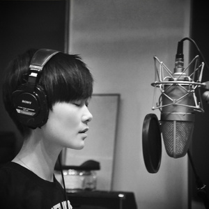 男男调教捆绑鞭打束缚塑身衣
